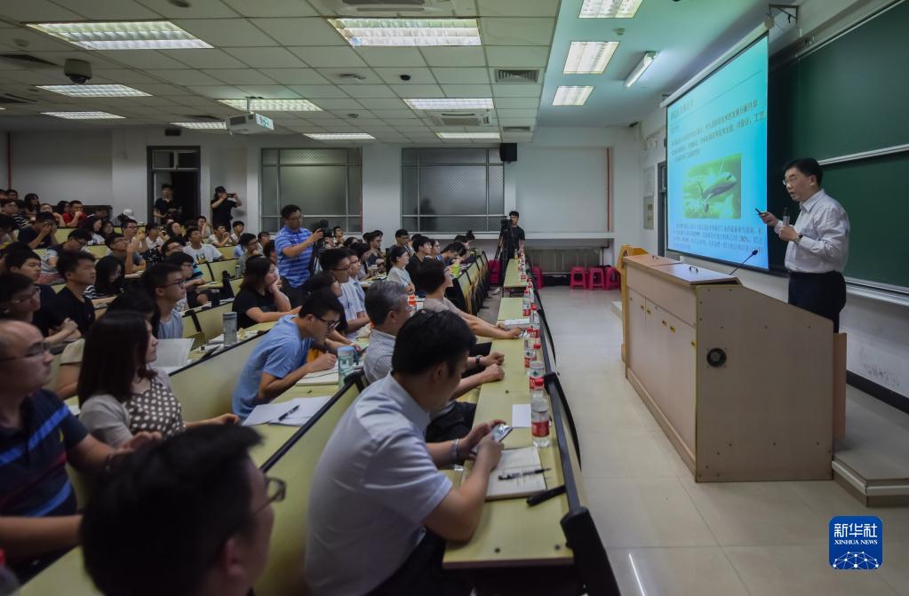 为党育人 为国育才——以习近平同志为核心的党中央关心学校思想政治工作纪实