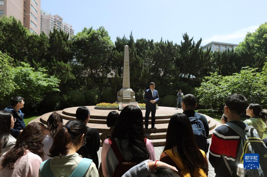 为党育人 为国育才——以习近平同志为核心的党中央关心学校思想政治工作纪实